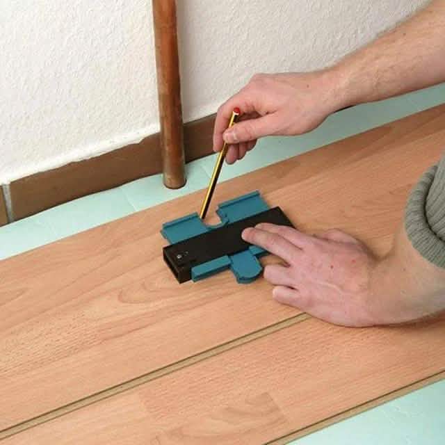 Regla de medición de madera para dar forma a los bordes de baldosas laminadas de 5 pulgadas.
