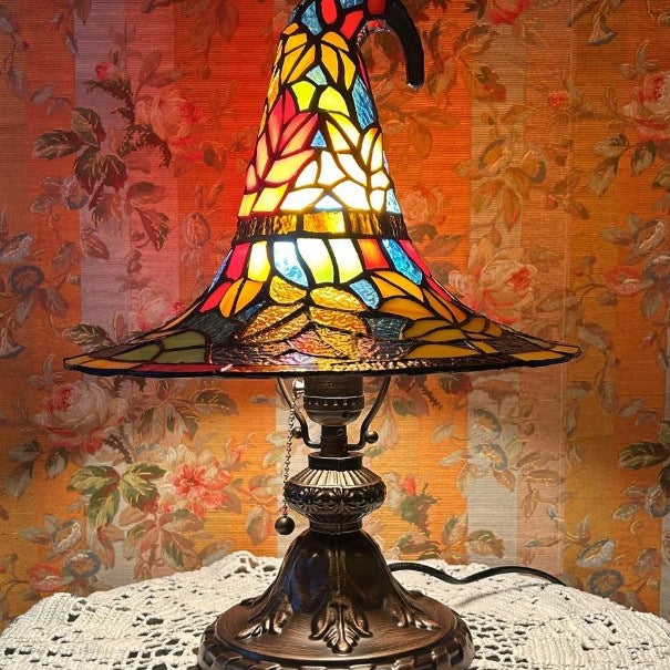 Decoración Mágica de Lámpara con Sombrero de Bruja