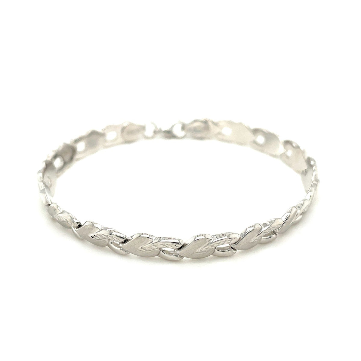 Pulsera de oro blanco de 14k con forma de corazón y textura (6.35 mm)