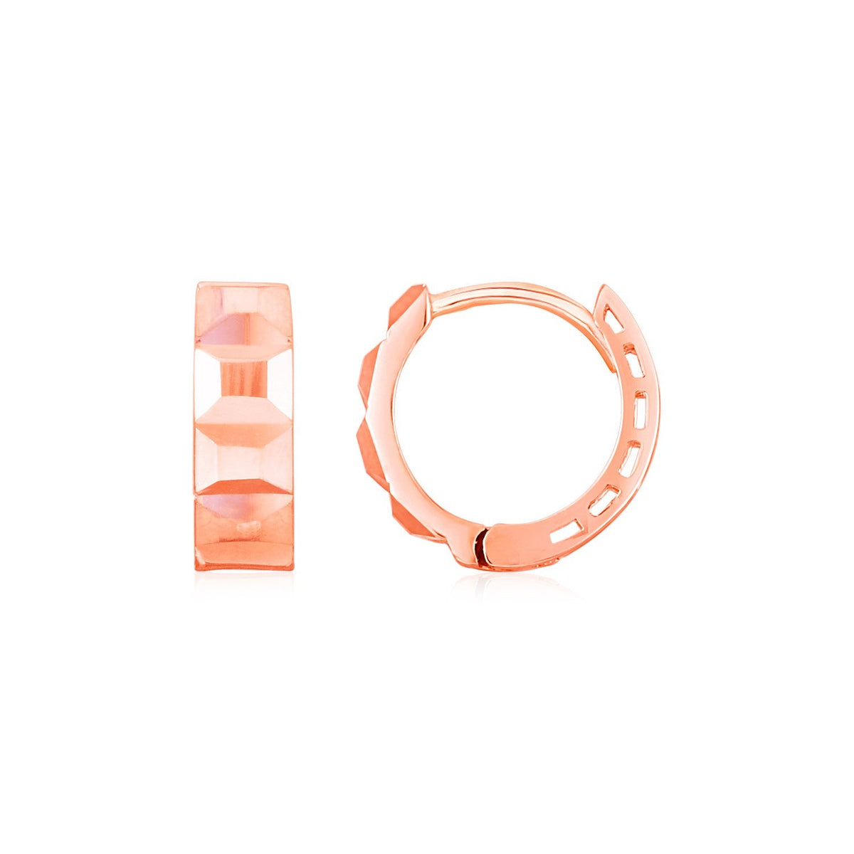 Pendientes Huggie de oro rosa de 14K con motivo cuadrado facetado