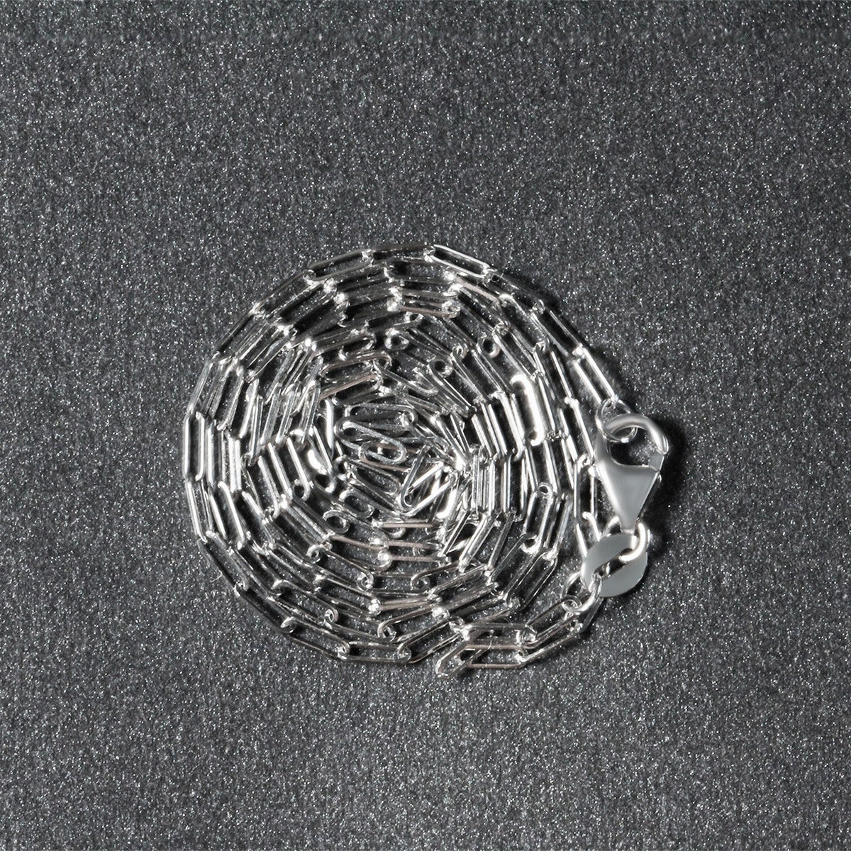 Cadena de eslabones tipo clip de oro blanco de 14 quilates (1.50 mm)