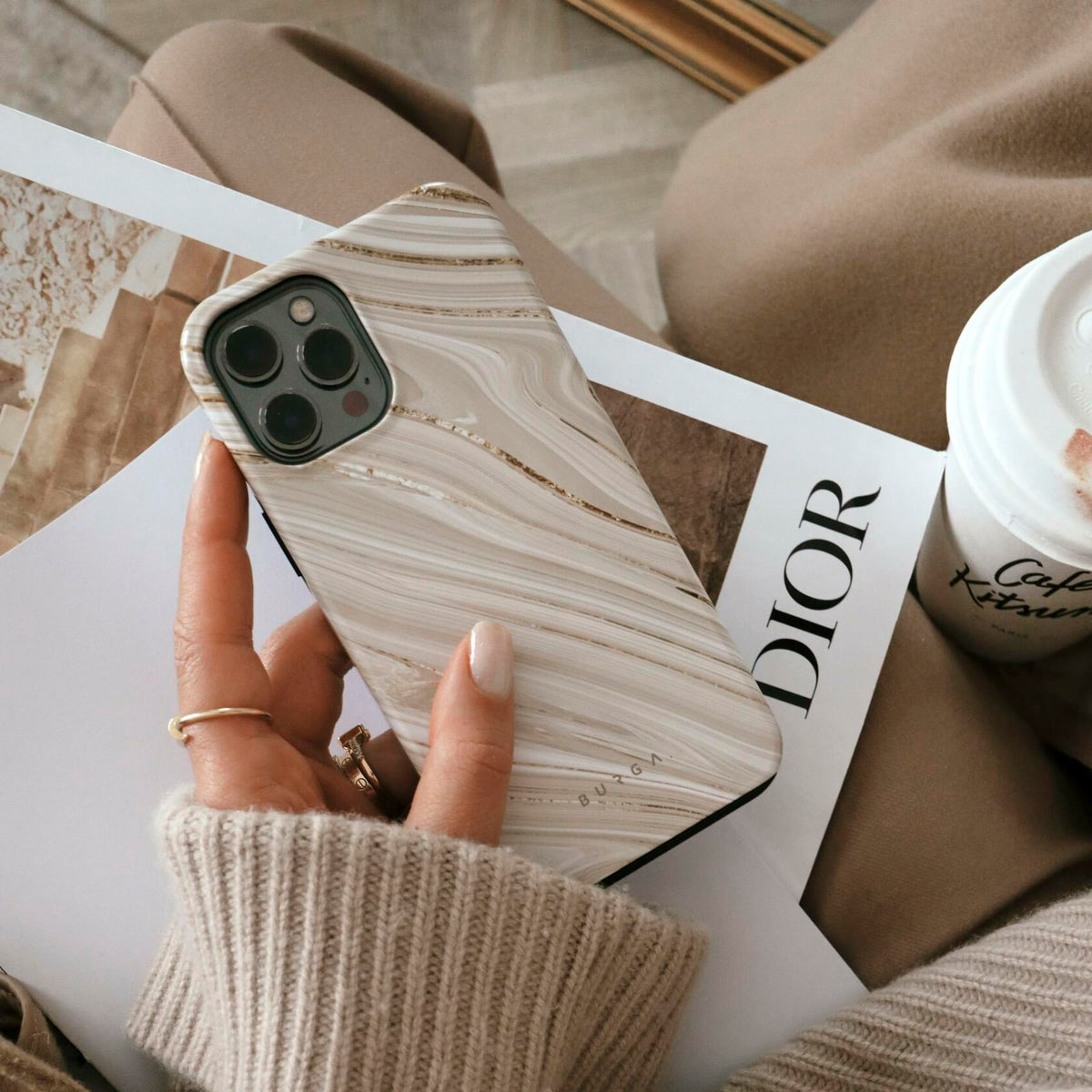 Funda BURGA para iPhone 15 Pro Max, mármol con purpurina color nude: bonita, moderna, nueva