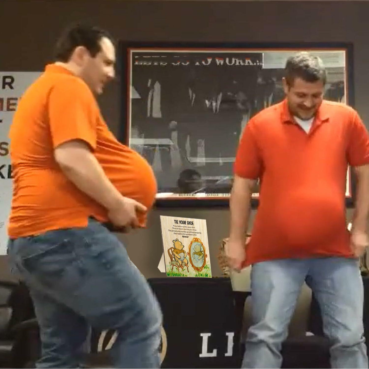Juego de baby shower "Ata tu zapato", diseño de Winnie the Pooh, marco de madera y globos rosas, 50 piezas
