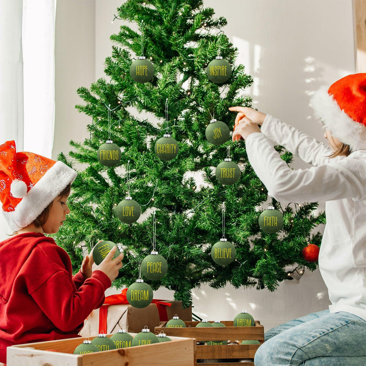 Adornos de Pascua de terciopelo HyDren, bolas flocadas verdes de 2.36 pulgadas, 12 piezas