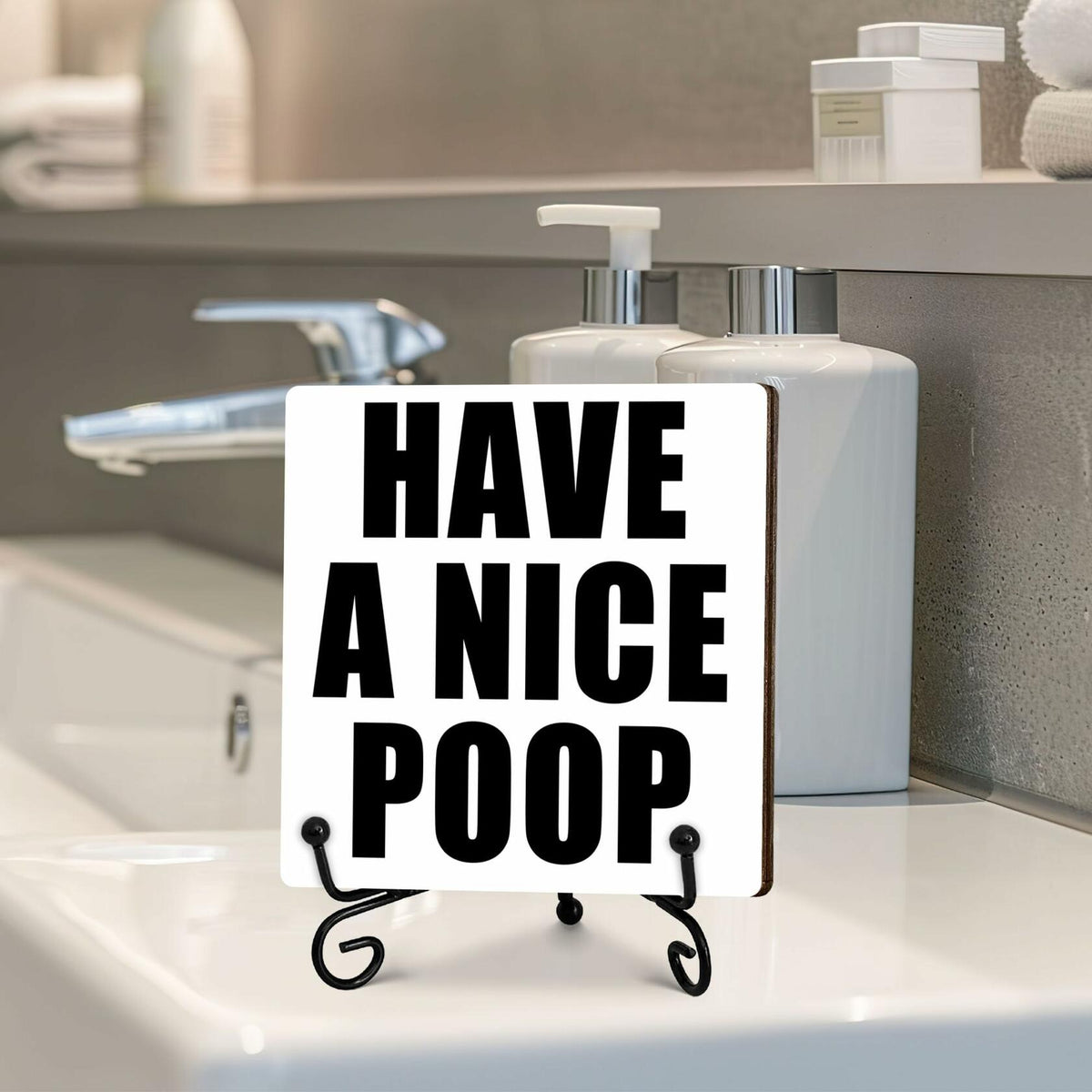 Letrero de madera rústica Qoamp "Have A Nice Poop", decoración de mesa de 5x5 pulgadas, color blanco