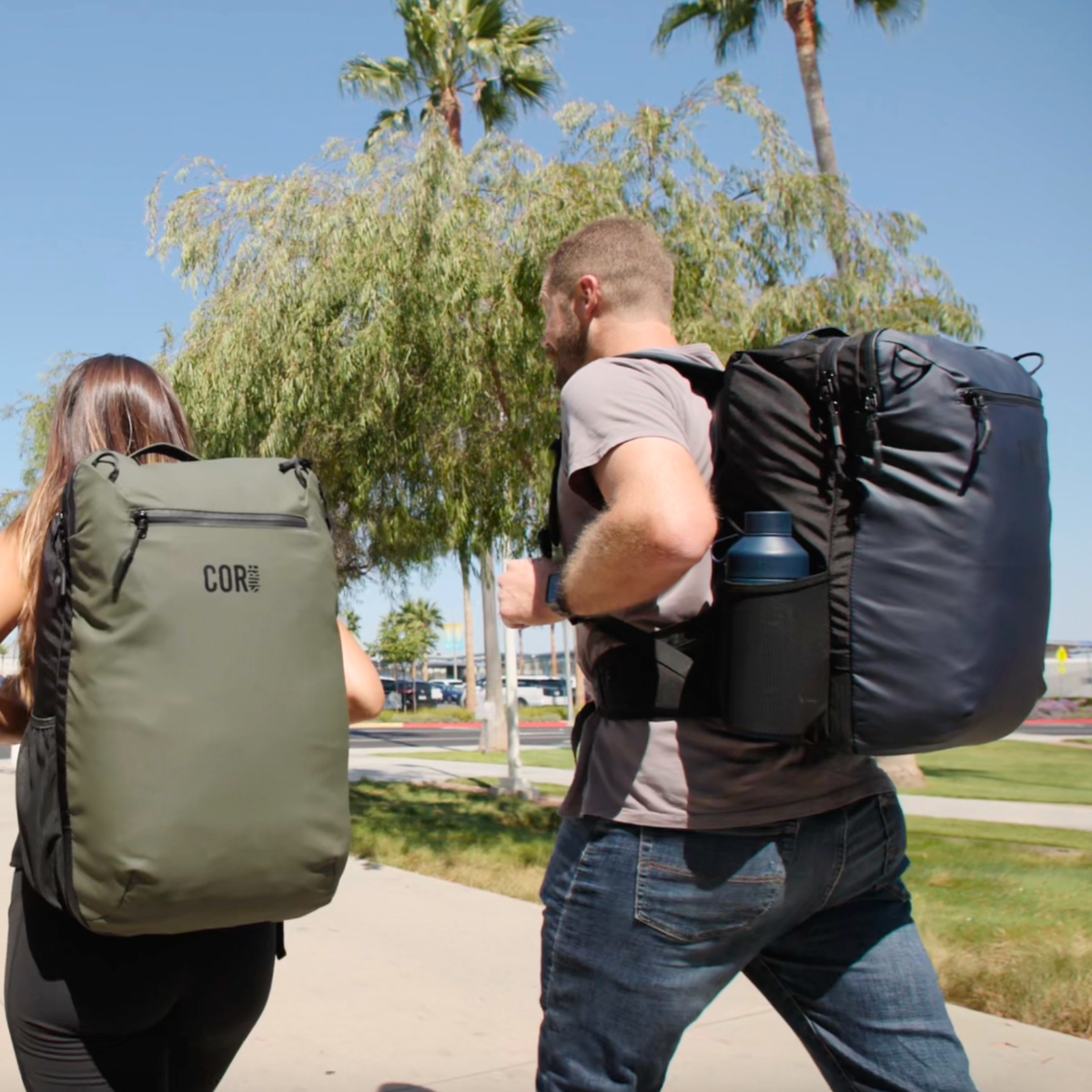 The Island Hopper 40L: Mochila de mano para viajes de 1 a 2 semanas
