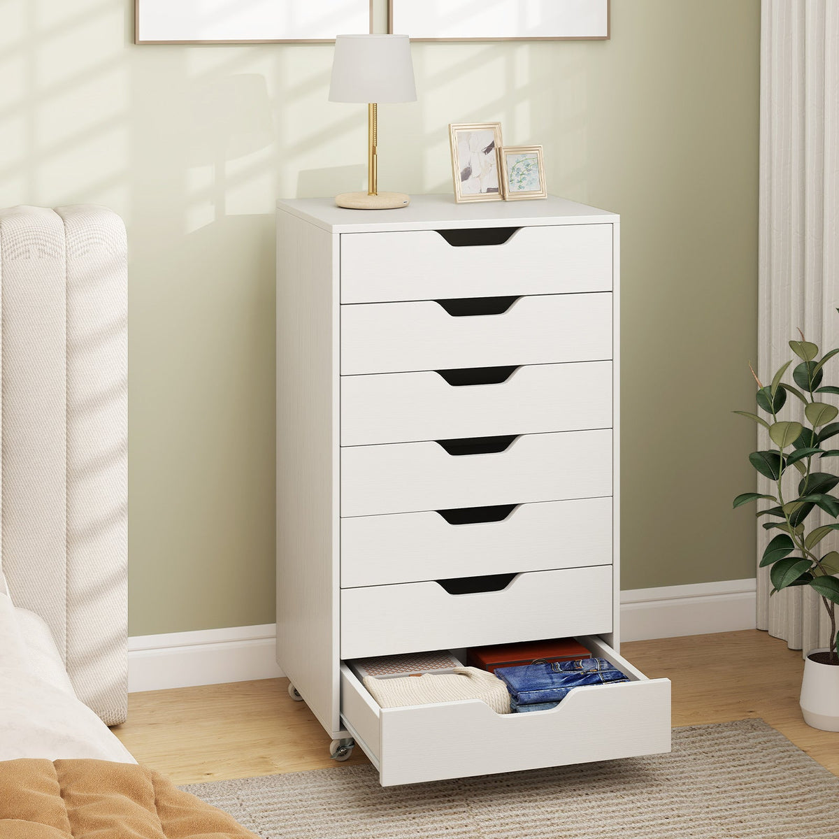 7-Drawer Chest Wooden Storage Dresser with Lockable Wheels