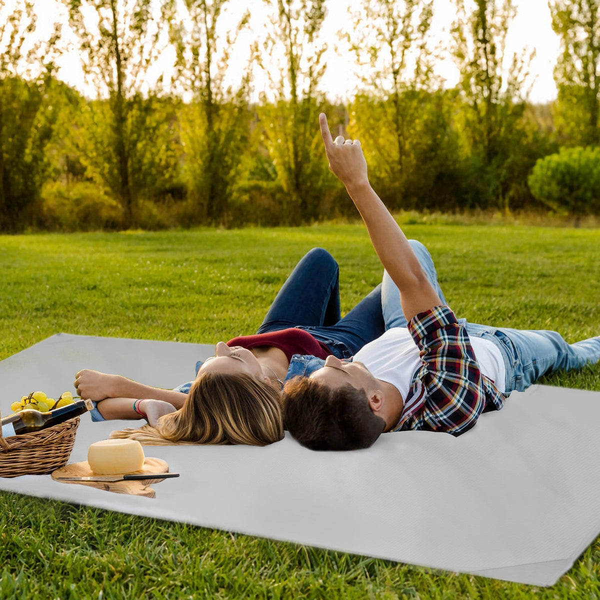 Portable Beach Blanket 4.6’ x 6.6’ Waterproof Foldable Camping Rug Pocket Sandproof Picnic Mat for Camping Picnic Hiking Grass Travel