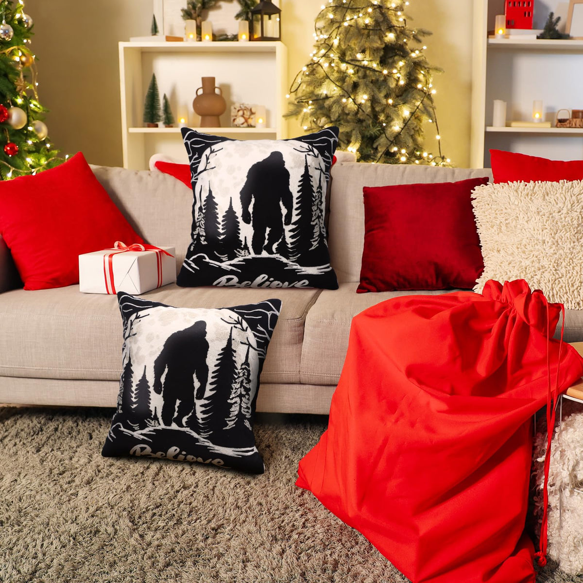 Juego de 2 fundas de almohada navideñas Burbell Bigfoot negras de 18x18
