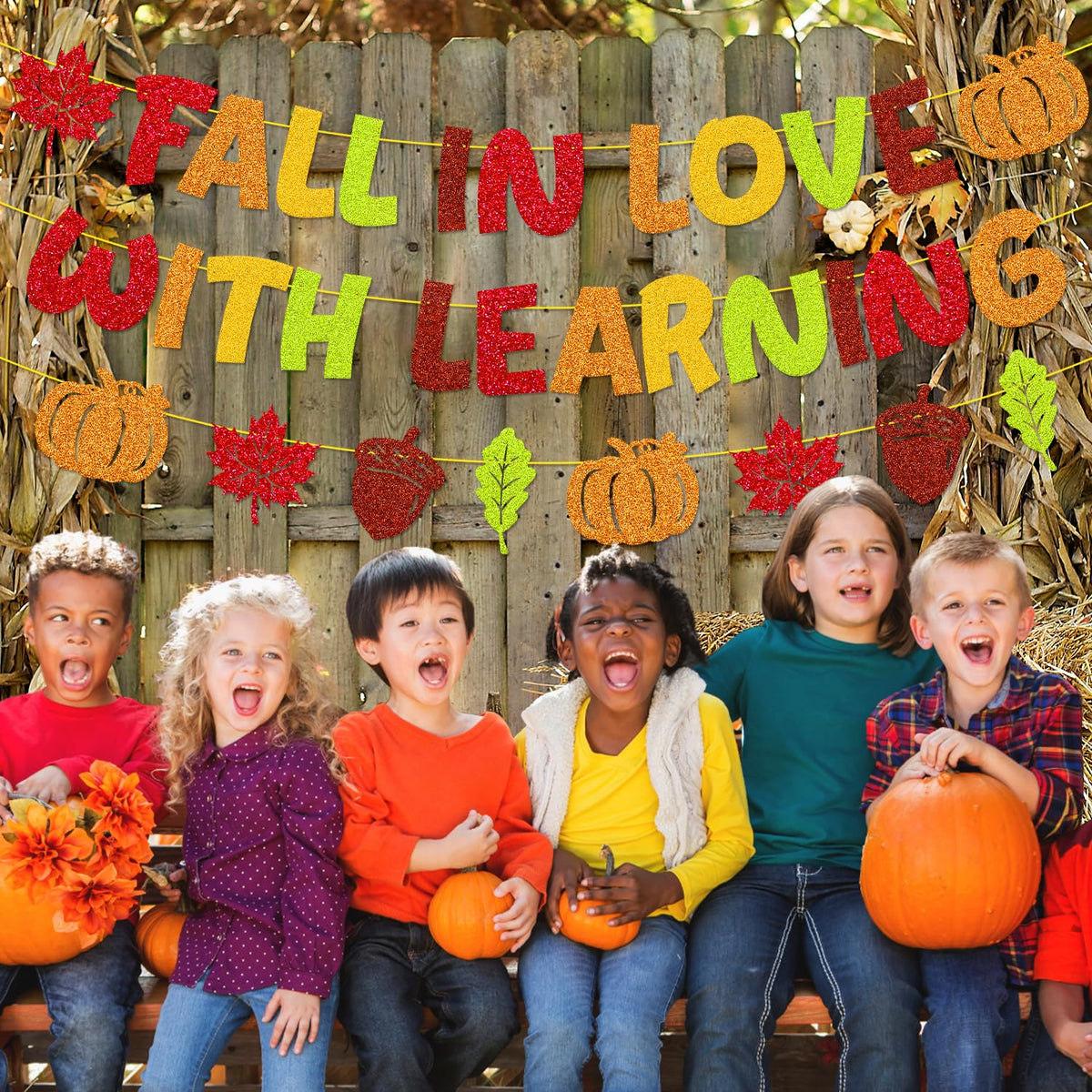 Pancarta para el aula YWLACC "Enamórate de aprender" con hojas de otoño y calabazas