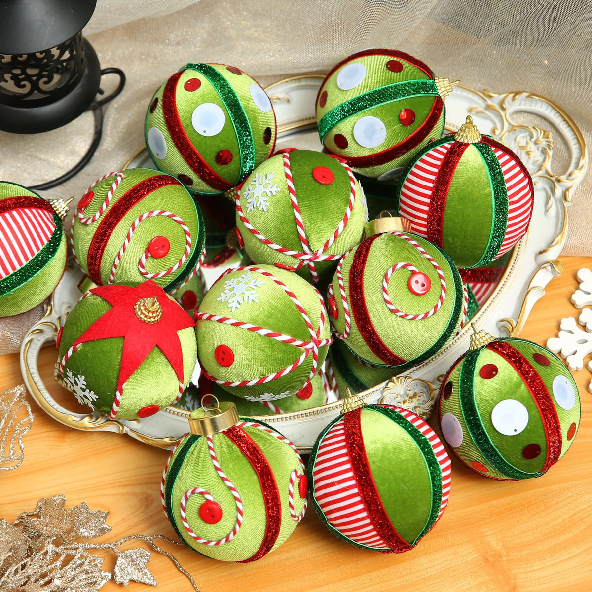 Juego de 12 adornos navideños de terciopelo SUPREME, 80 mm, verde, rojo y blanco