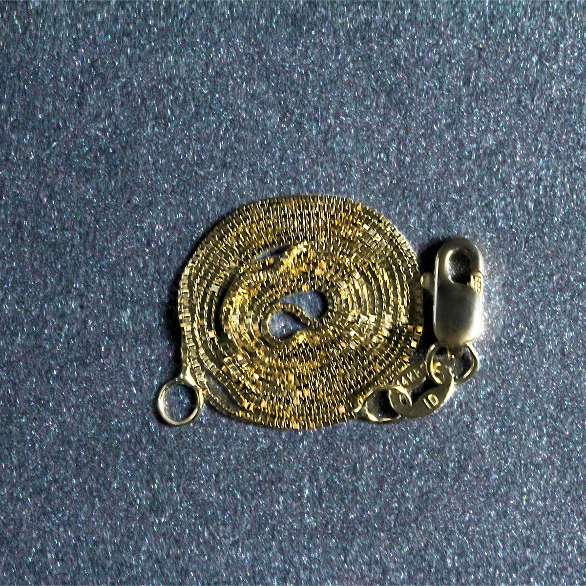 Cadena tipo caja clásica de oro amarillo de 14k (0,45 mm)