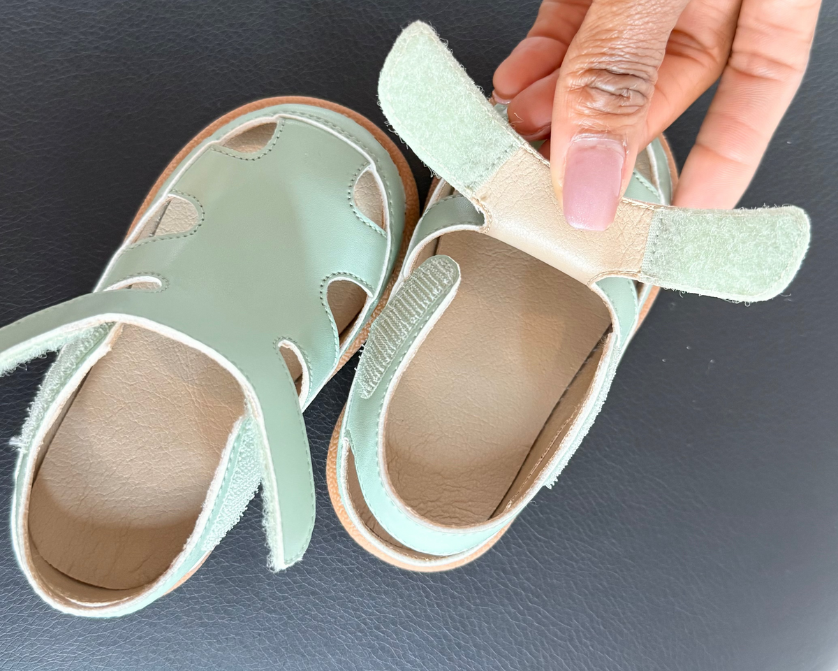 Sandalias de puntera ancha para niños pequeños | Sandalias de verano Sprout Barefoot para niños