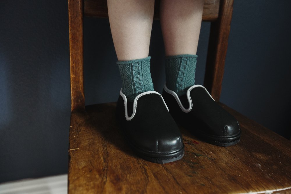 Zapatos de vestir negros sin cordones para niños – Zapatos formales de piel vegana para niños pequeños