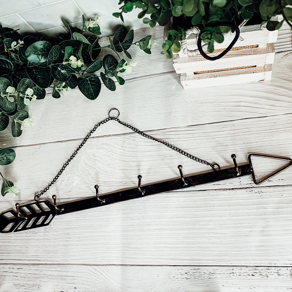 Arrow Wall Hook Hanger 6 Hook Metal Key and Jewelry Organizer Black 18x1.5x0.05