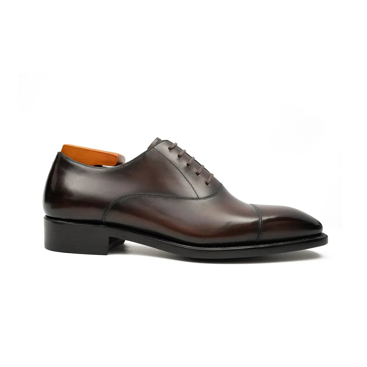 Cap-Toe Oxford Shoe with Tapered Squared Toe