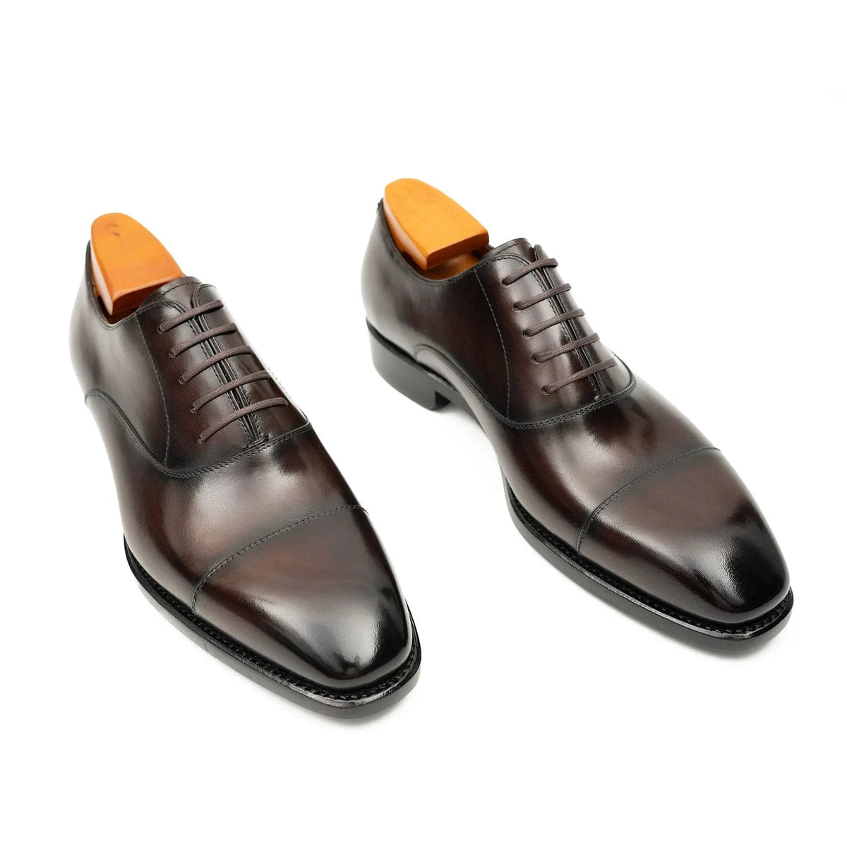 Cap-Toe Oxford Shoe with Tapered Squared Toe