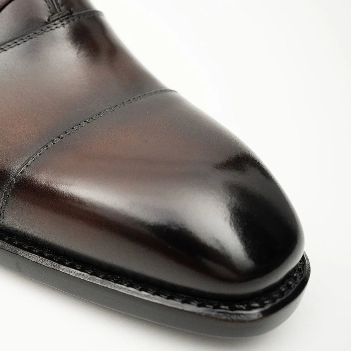 Cap-Toe Oxford Shoe with Tapered Squared Toe