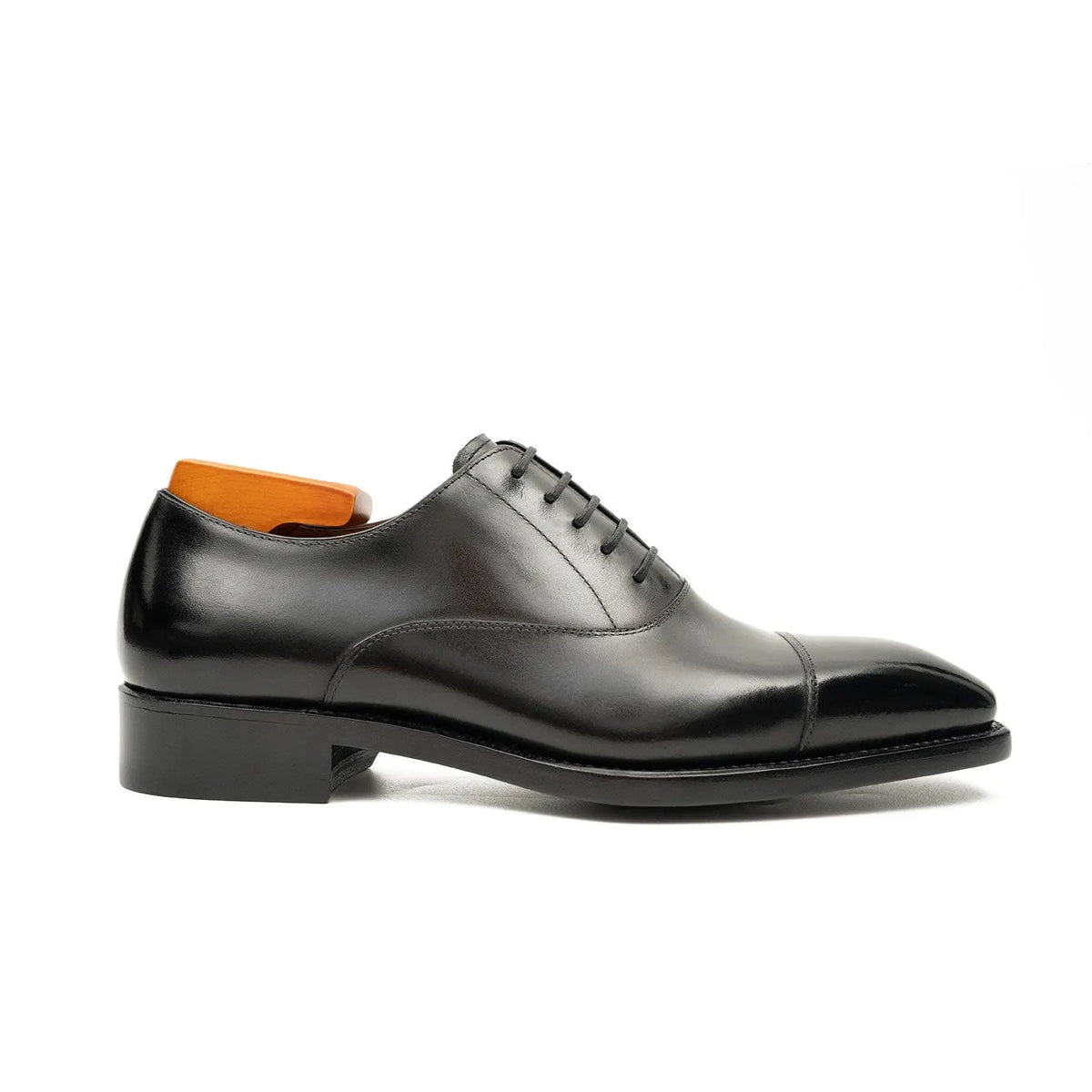 Cap-Toe Oxford Shoe with Tapered Squared Toe