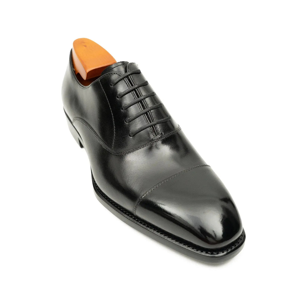 Cap-Toe Oxford Shoe with Tapered Squared Toe