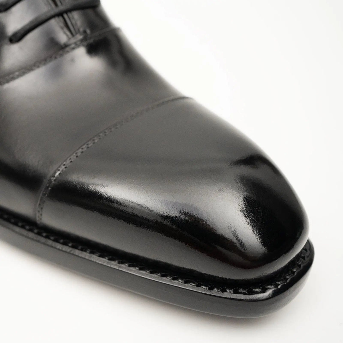 Cap-Toe Oxford Shoe with Tapered Squared Toe
