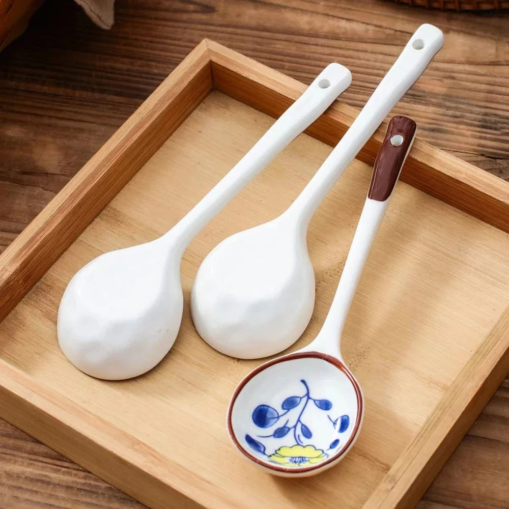 Juego de regalo de cucharas de cerámica para el hogar, cuchara pintada a mano de alto valor con mango largo, cuchara de postre creativa, pintura bajo esmalte ecológica