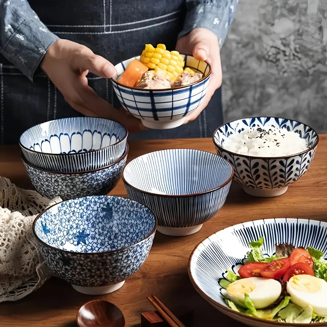 Cuenco de cerámica de 4,5 pulgadas pintado a mano, estilo japonés azul y blanco, tazón de arroz retro para uso doméstico.