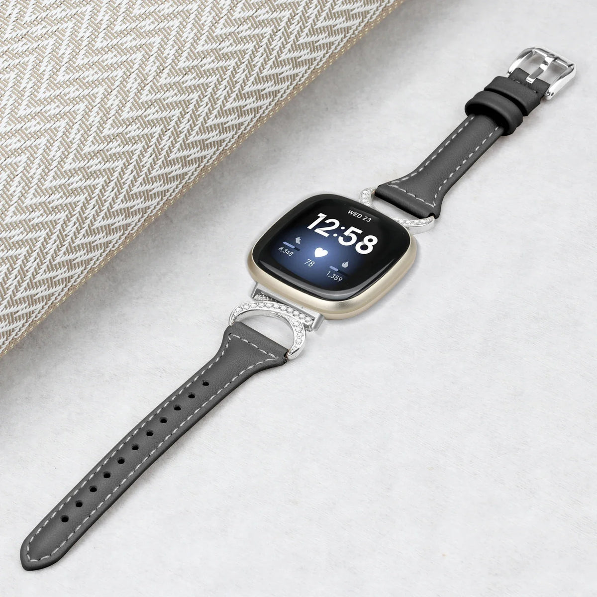 Fitbit Sense 1–2 / Versa 3–4 Leather Band with Sparkling D-Links