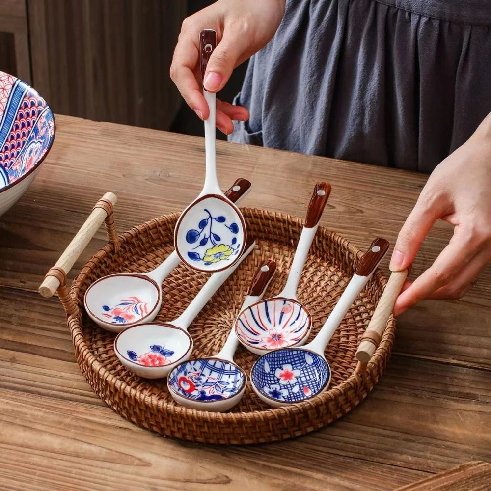 Juego de regalo de cucharas de cerámica para el hogar, cuchara pintada a mano de alto valor con mango largo, cuchara de postre creativa, pintura bajo esmalte ecológica