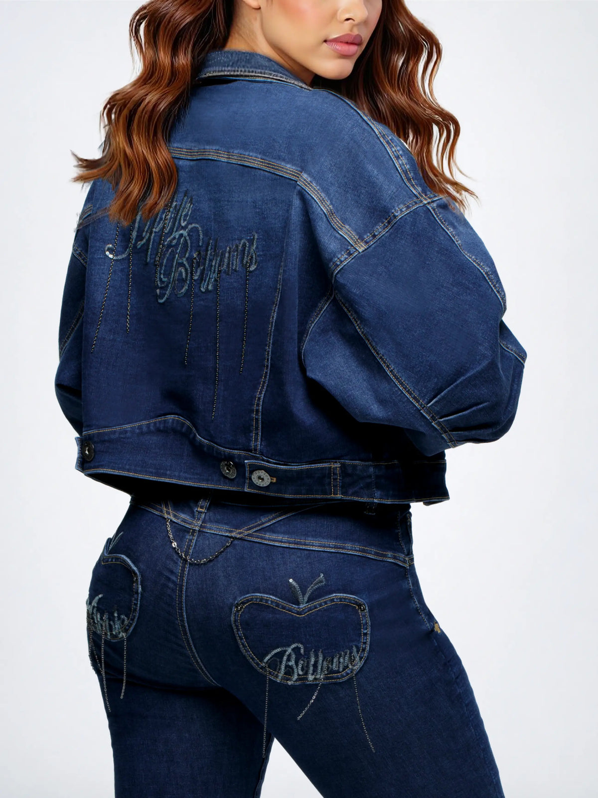 Chaqueta corta con cadena