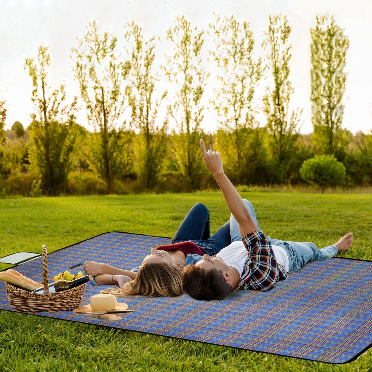 Manta de picnic impermeable de 60" x 78", alfombra plegable para acampar con correa, ideal para camping, senderismo, césped y viajes