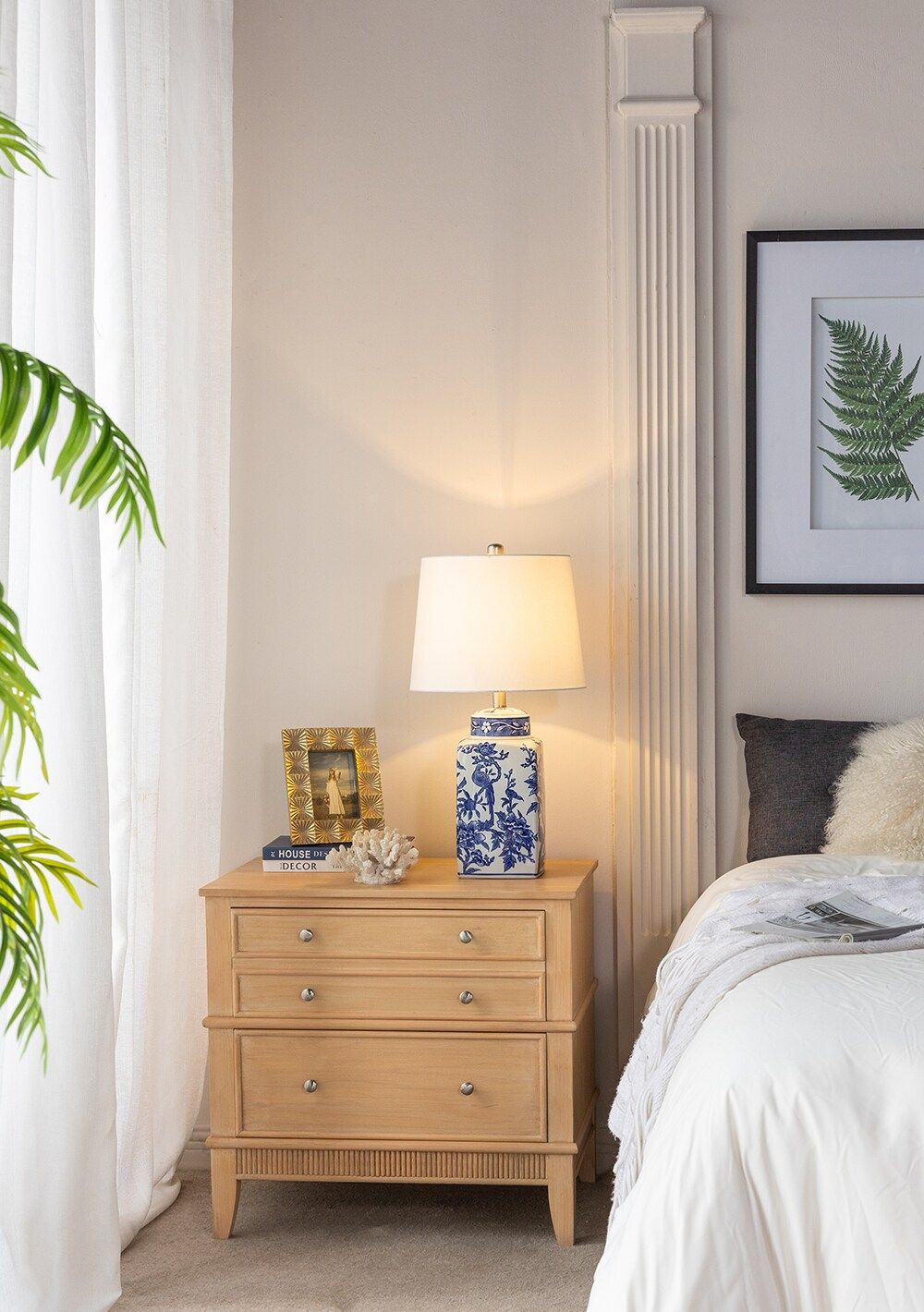 Misty Moon Blue and White Ceramic Vase Table Lamp with White Linen Shade