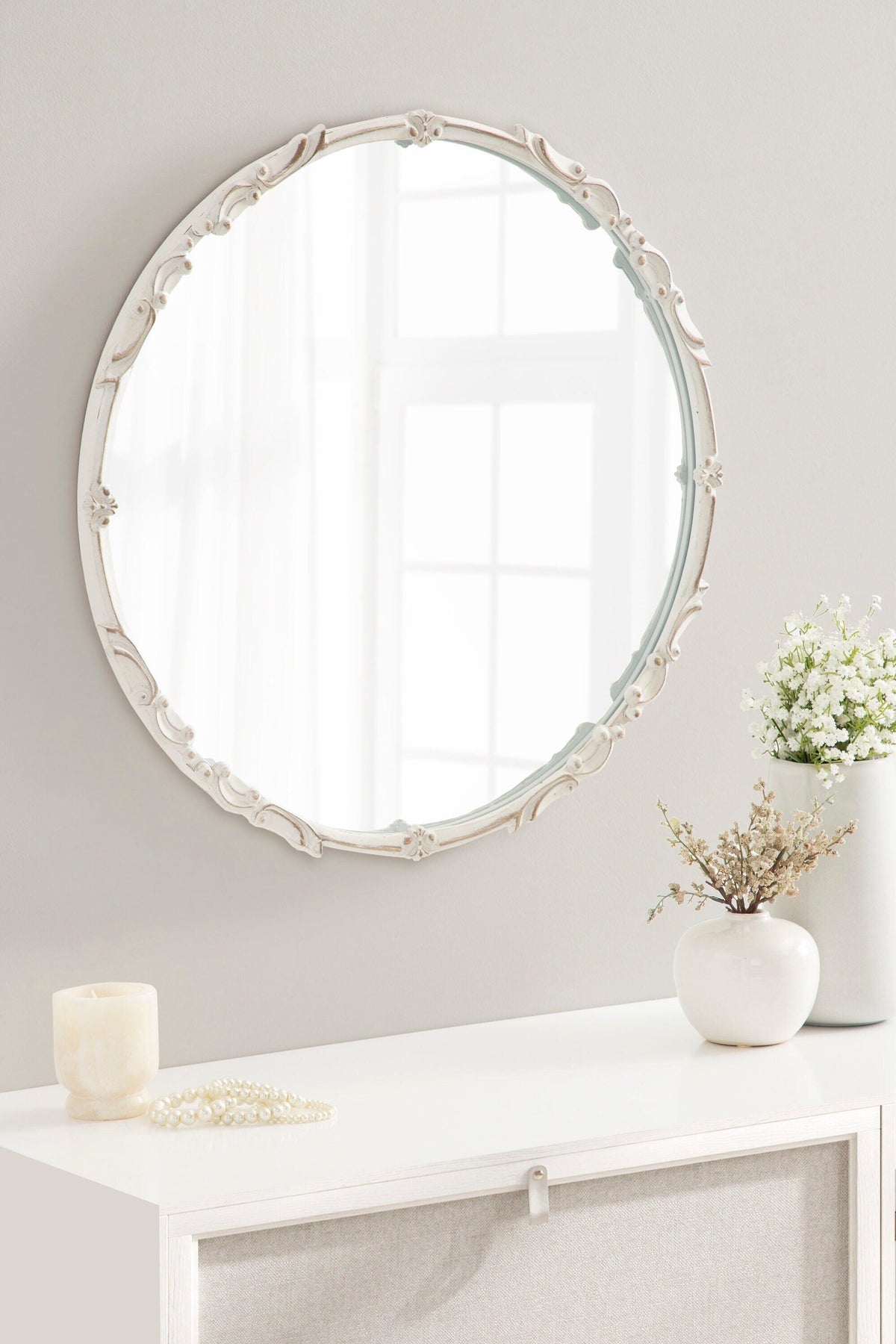 Kate and Laurel Brynley White Round Framed Wall Mirror