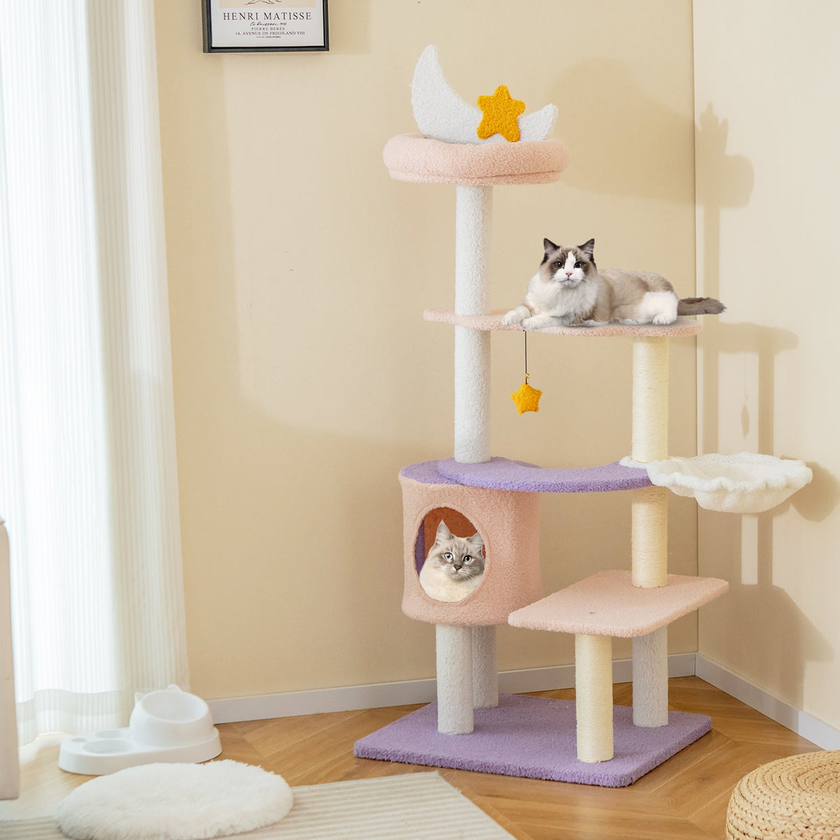 Torre multinivel para gatos con postes rascadores cubiertos de sisal