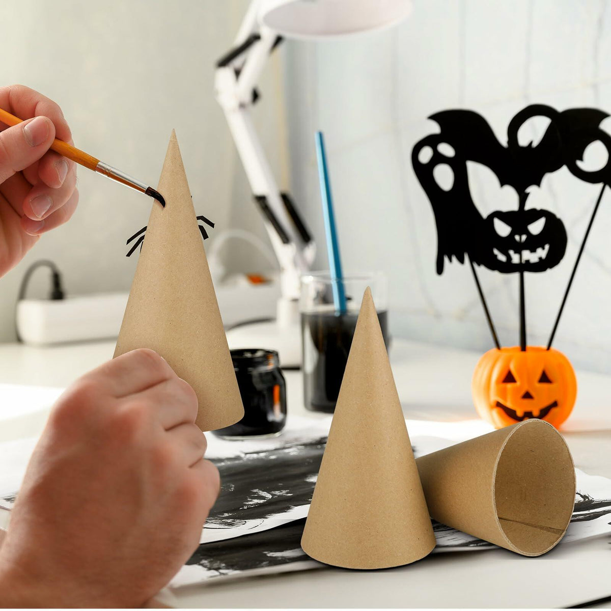 Conos de papel maché Zhanmai de 3 piezas, 5.9x2.75 pulgadas, cartón para manualidades y adornos DIY