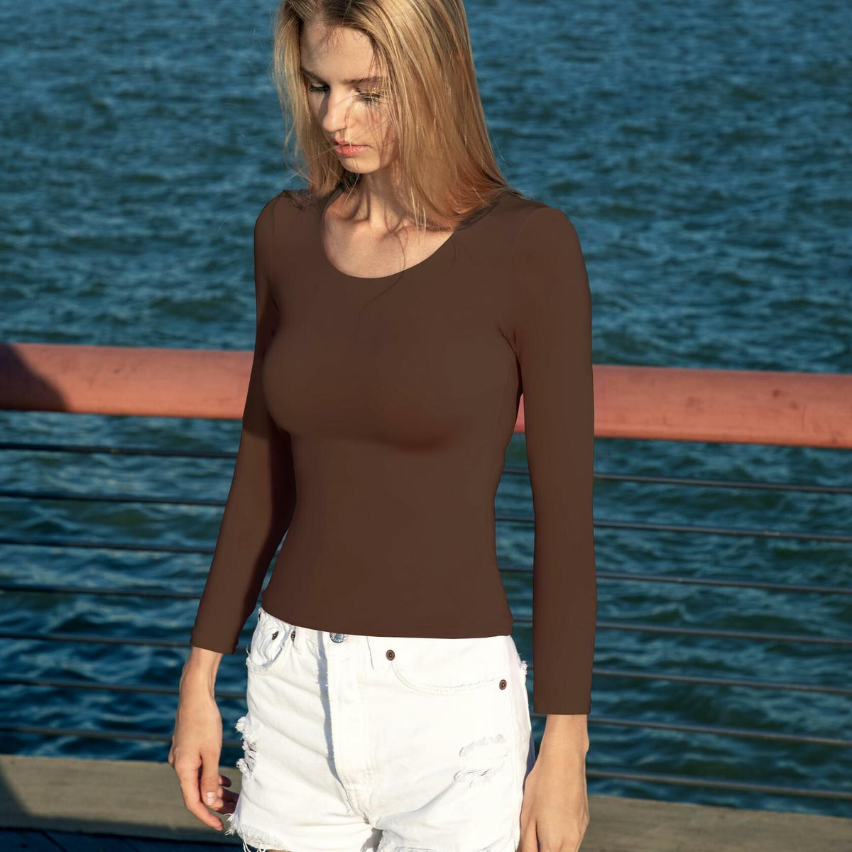 Top corto de manga larga con cuello redondo para mujer BRISIRA, color marrón, ajuste entallado, talla S