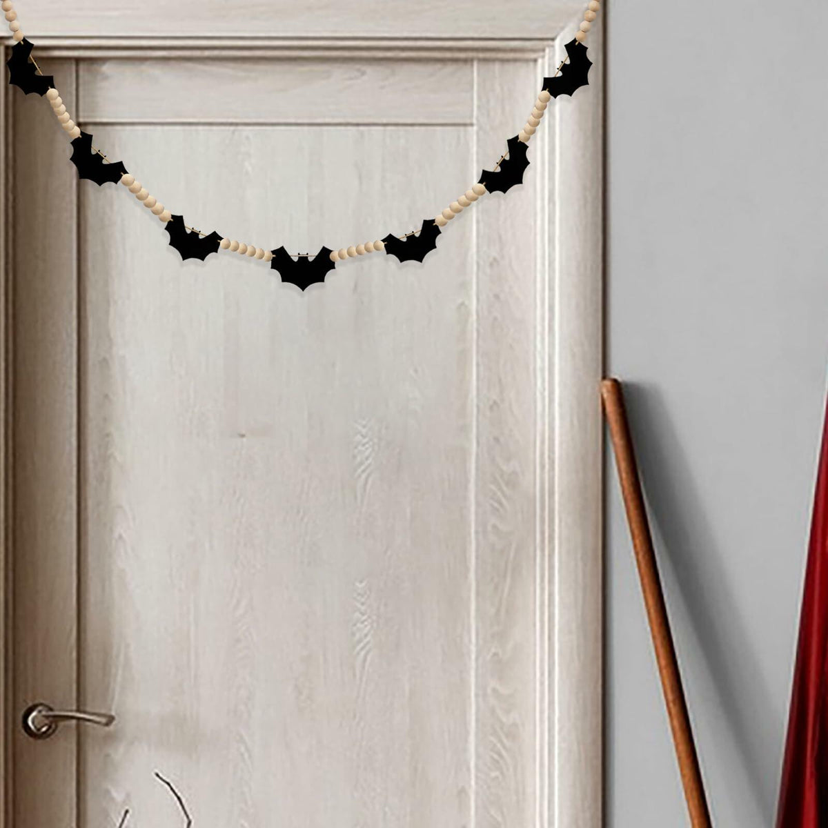 Guirnalda de murciélagos de fieltro negro Gvhntk, decoración de Halloween, banderín de interior con cuentas de madera