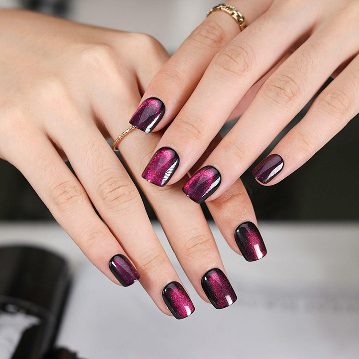 Uñas postizas cuadradas cortas de acrílico color morado con efecto ojo de gato que cambia de color, 24 piezas