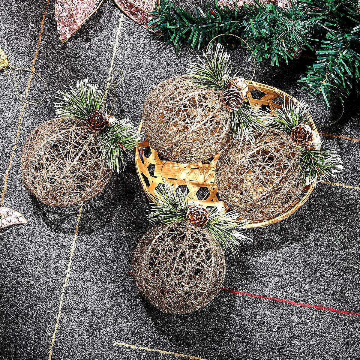 [Como nuevo] Juego de 4 adornos navideños de bolas de ratán con forma de piña color champán