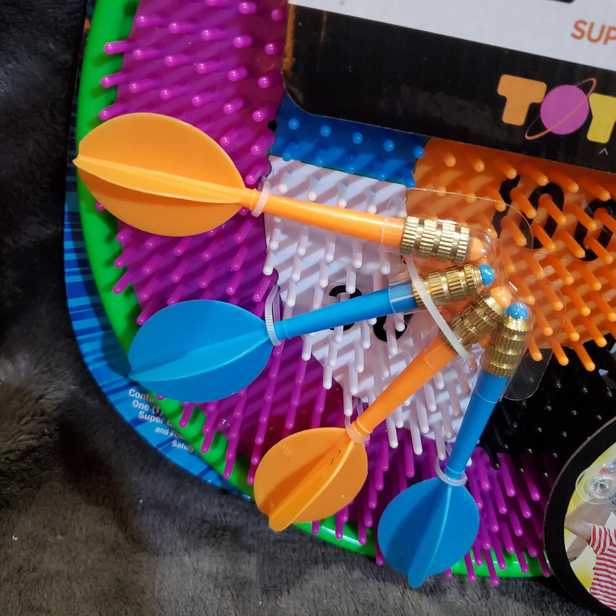 Diana de dardos Big Time Toys Super Dart, dardos de fácil lanzamiento y fácil adhesión, multicolor