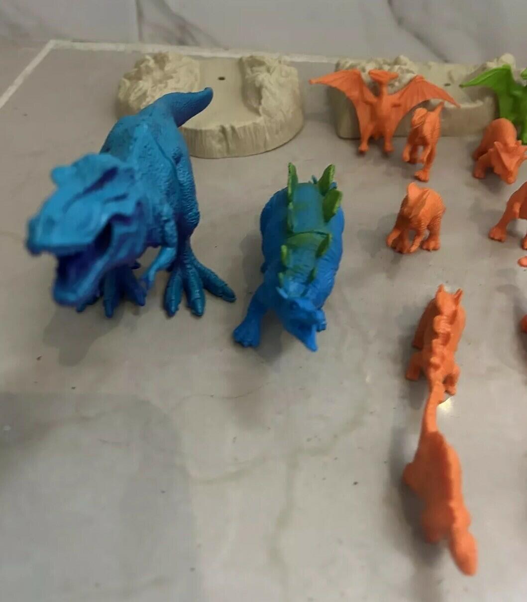 Cubo divertido de 27 piezas, figuras de acción de dinosaurios, Toy Planet. De segunda mano.