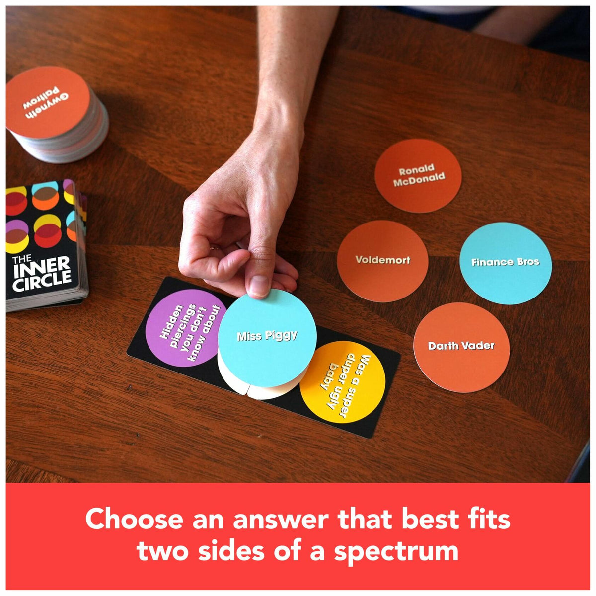 Juego de mesa The Inner Circle de Spin Master para adultos, 3-10 jugadores, consignas divertidas