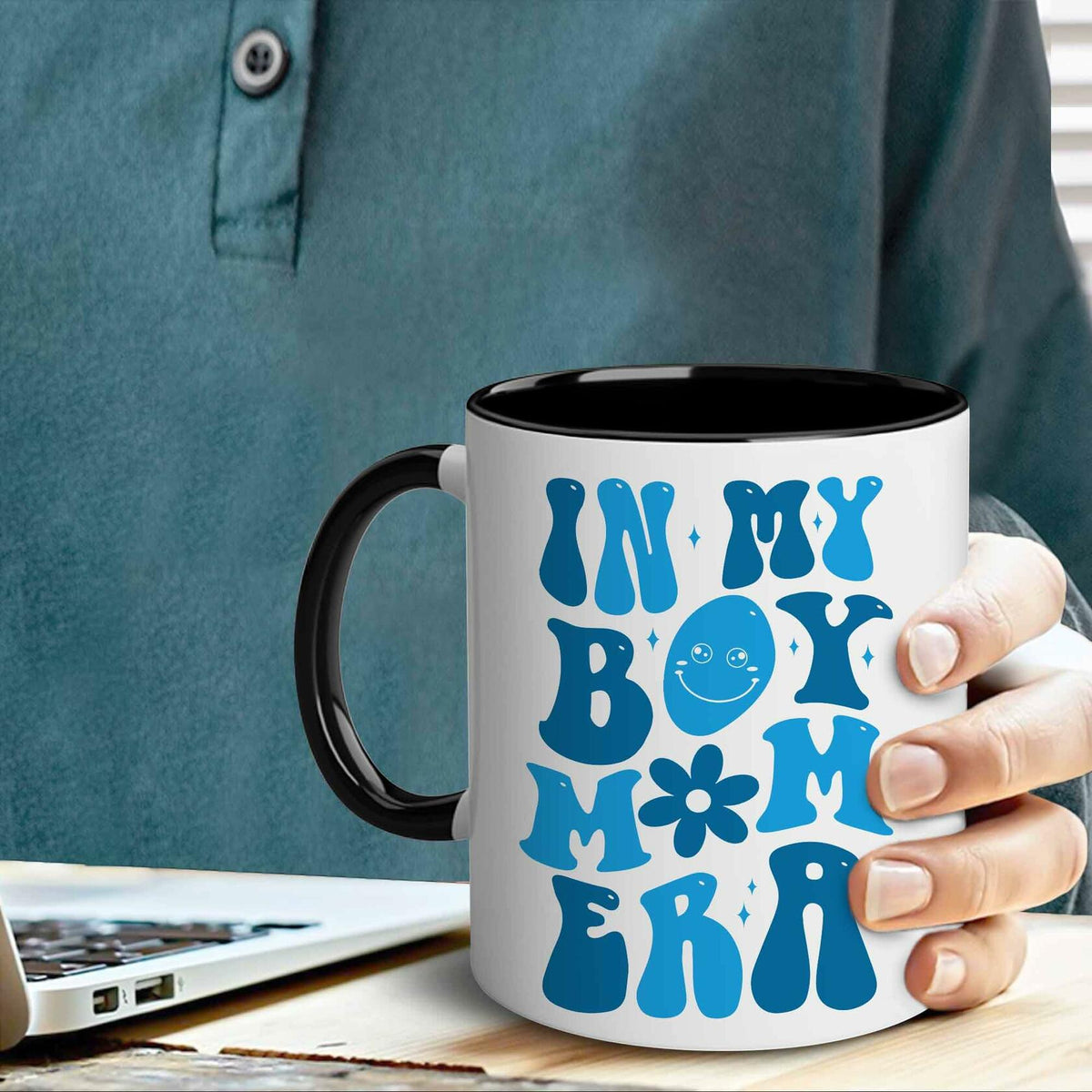 [Como nuevo] Taza de café CHIMCHICHCHOE Boy Mom Era, detalles multicolor, cerámica, 11 oz