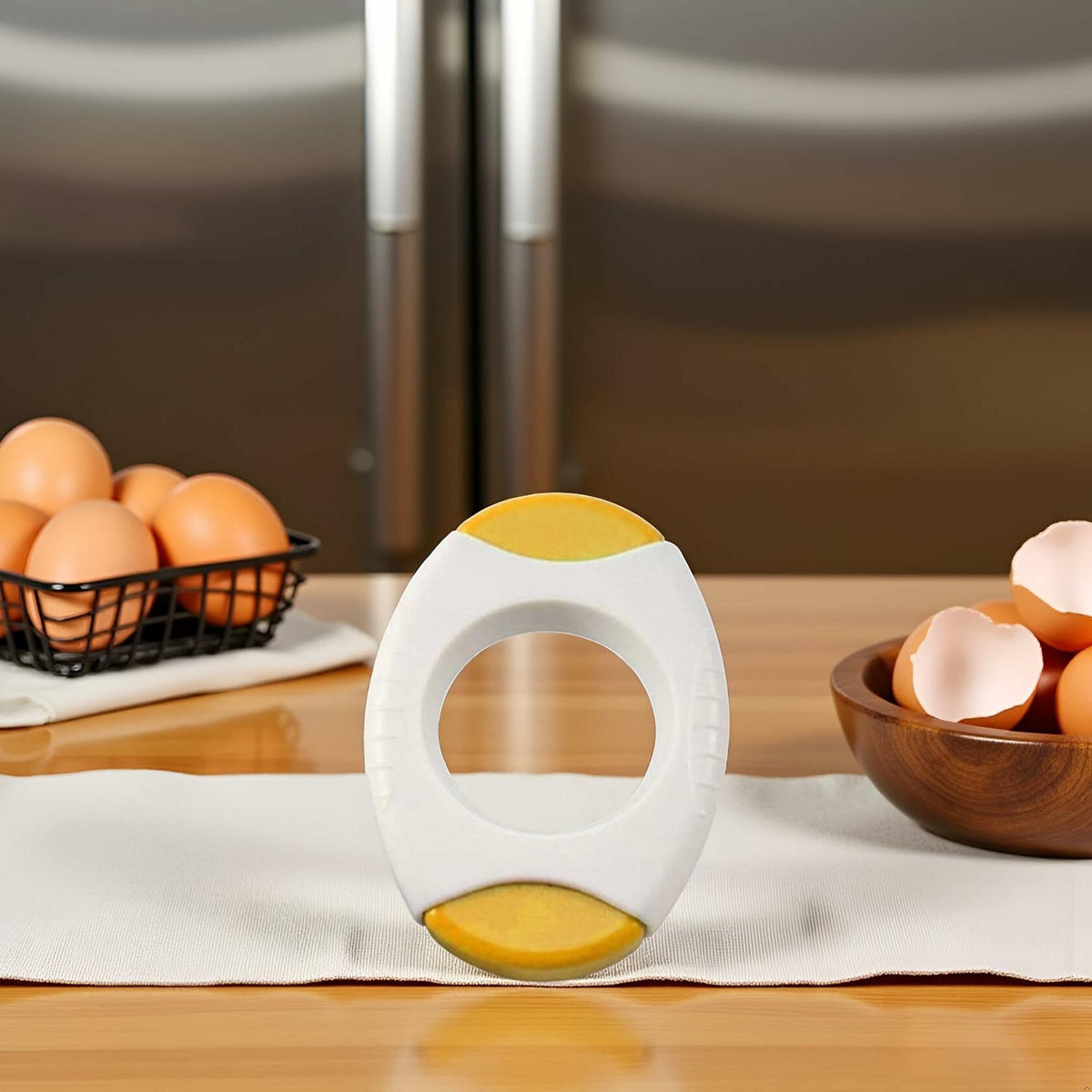 Juroicessry - Cortador de cáscara de huevo amarillo, herramienta de cocina de madera de acacia