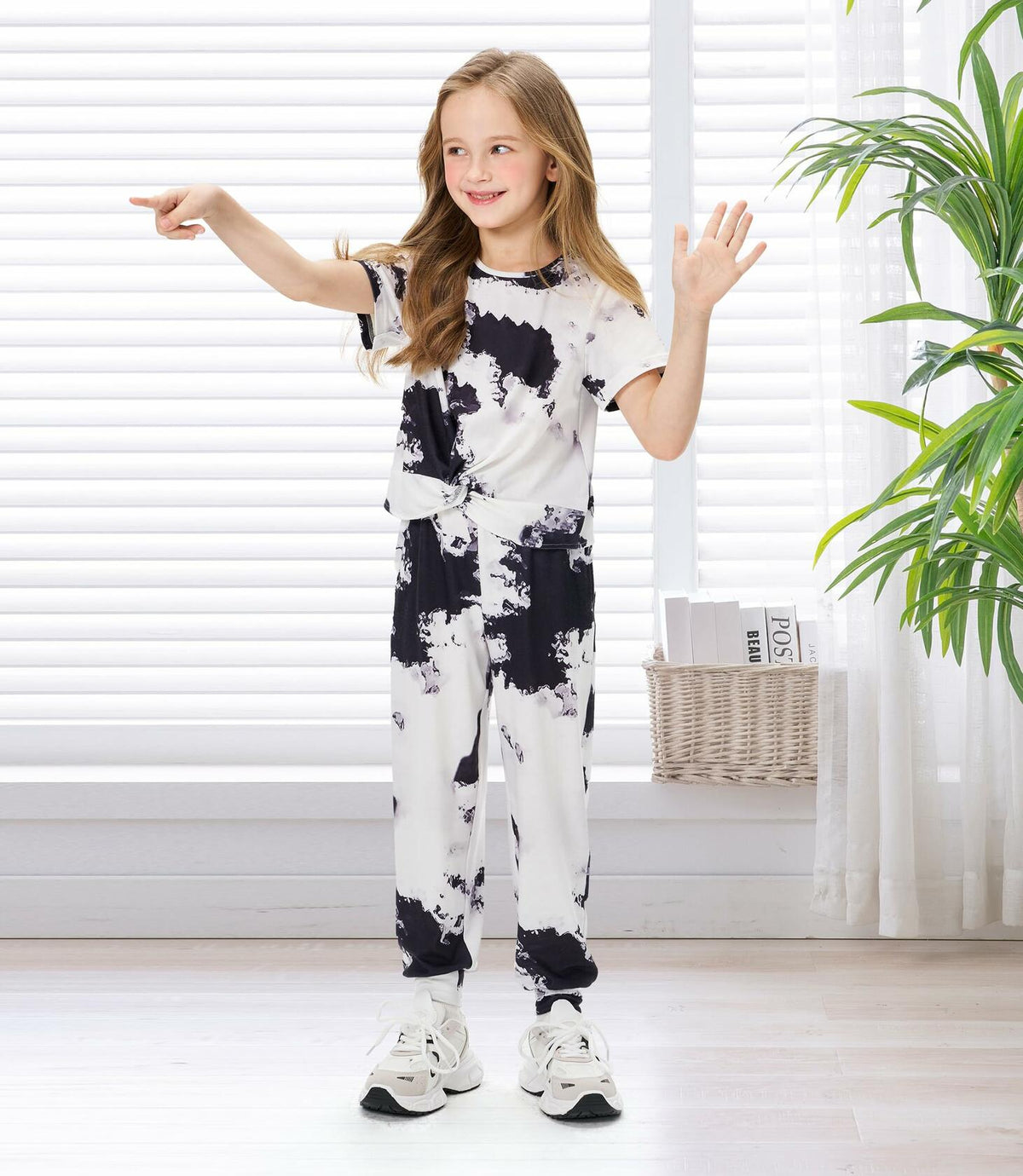 Conjunto Hvididan de top con frente retorcido y pantalones deportivos, diseño tie-dye, color blanco y negro, talla 9-10 años