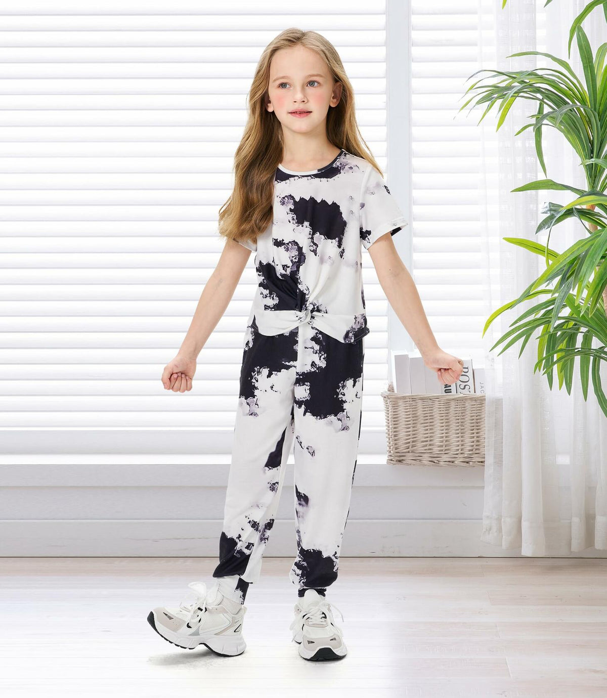 Conjunto Hvididan de top con frente retorcido y pantalones deportivos, diseño tie-dye, color blanco y negro, talla 9-10 años
