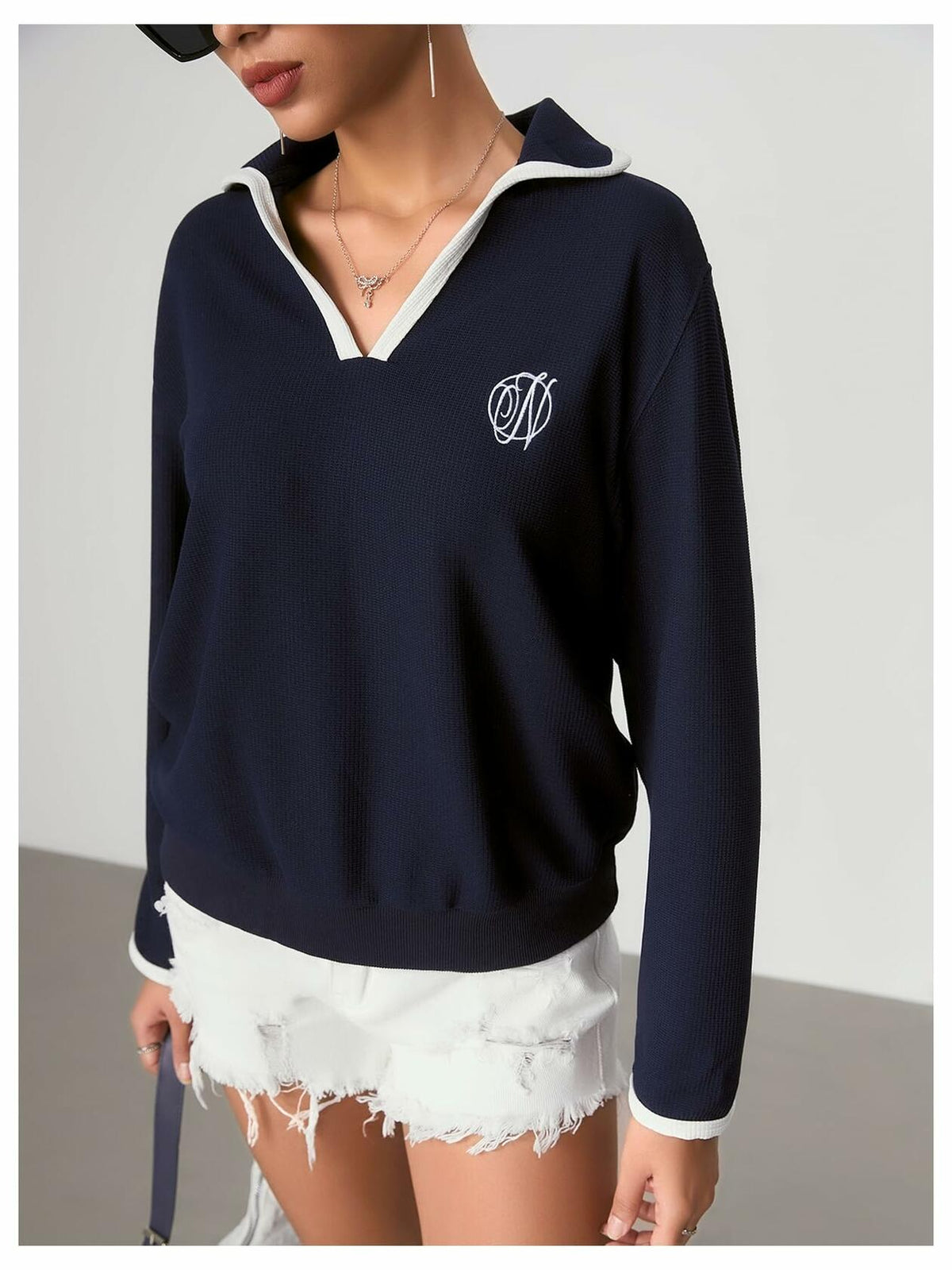 Sudadera WDIRARA de cuello en V con estampado de letras para mujer, azul marino, talla S
