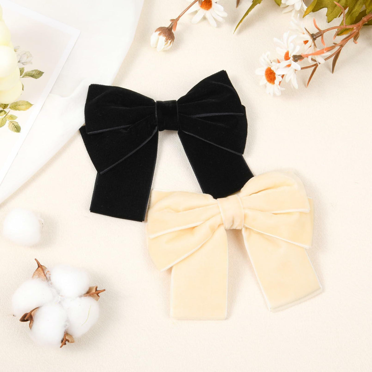 Aileam - Juego de 2 lazos de terciopelo para el cabello con pinzas tipo caimán, colores negro y beige